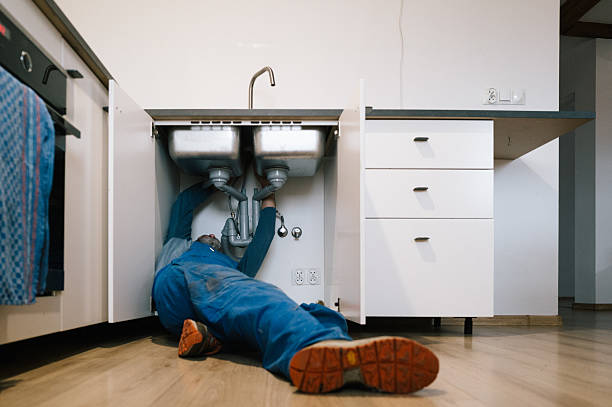 Professional Emergency Plumber technician working in Park Forest, IL